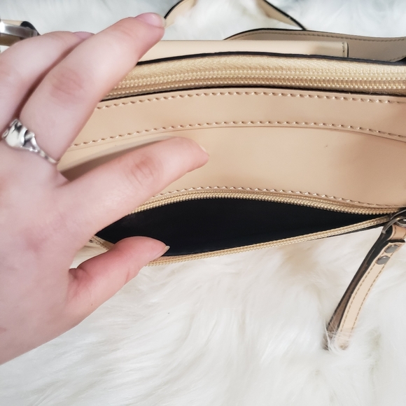 GUESS Handbag - Picture 12 of 16